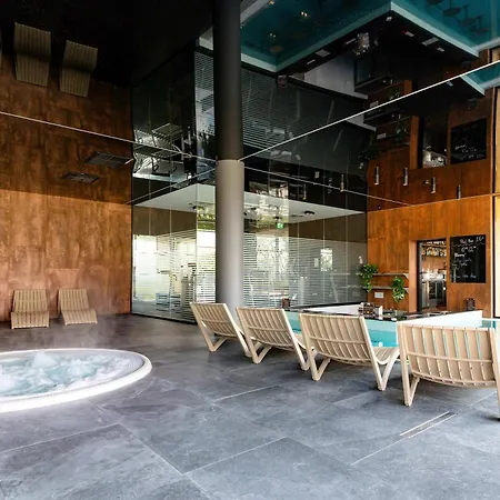 Air-conditioned With A Balcony And Pool By Heyrent Apartmán *