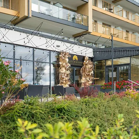 Air-conditioned With A Balcony And Pool By Heyrent *